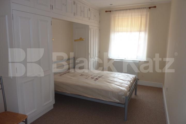 			Must See!!, 3 Bedroom, 1 bath, 1 reception Flat			 Nassau Street, Fitzrovia